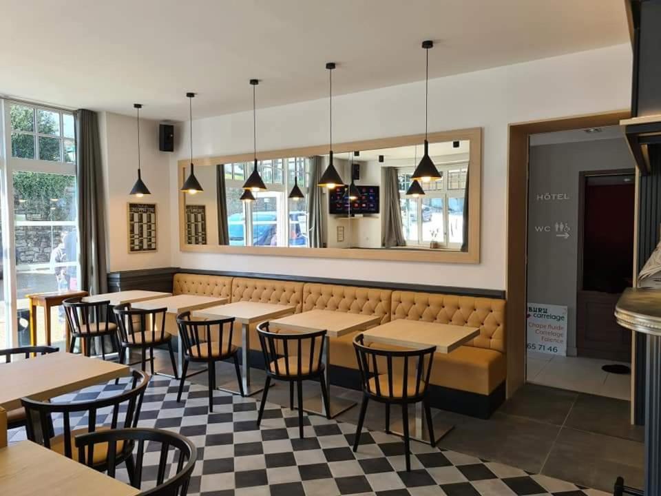 Hotel-Cafe Du Trinquet Cambo-les-Bains Luaran gambar