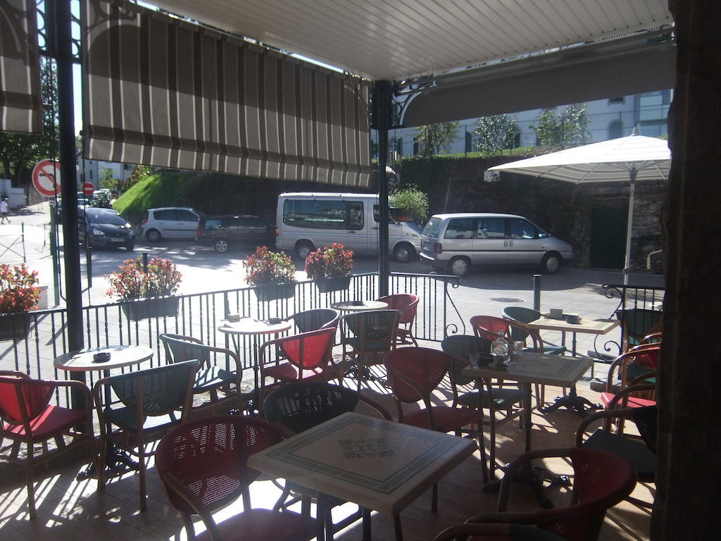 Hotel-Cafe Du Trinquet Cambo-les-Bains Luaran gambar