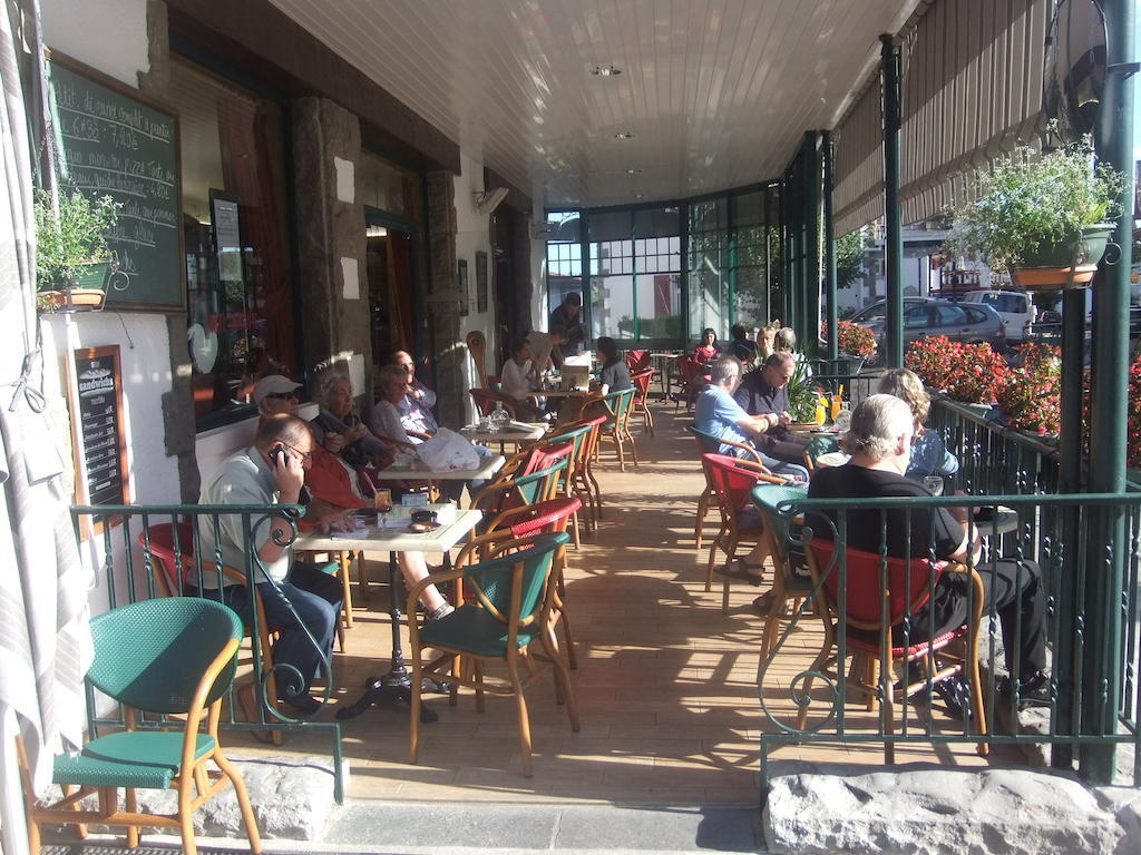 Hotel-Cafe Du Trinquet Cambo-les-Bains Luaran gambar
