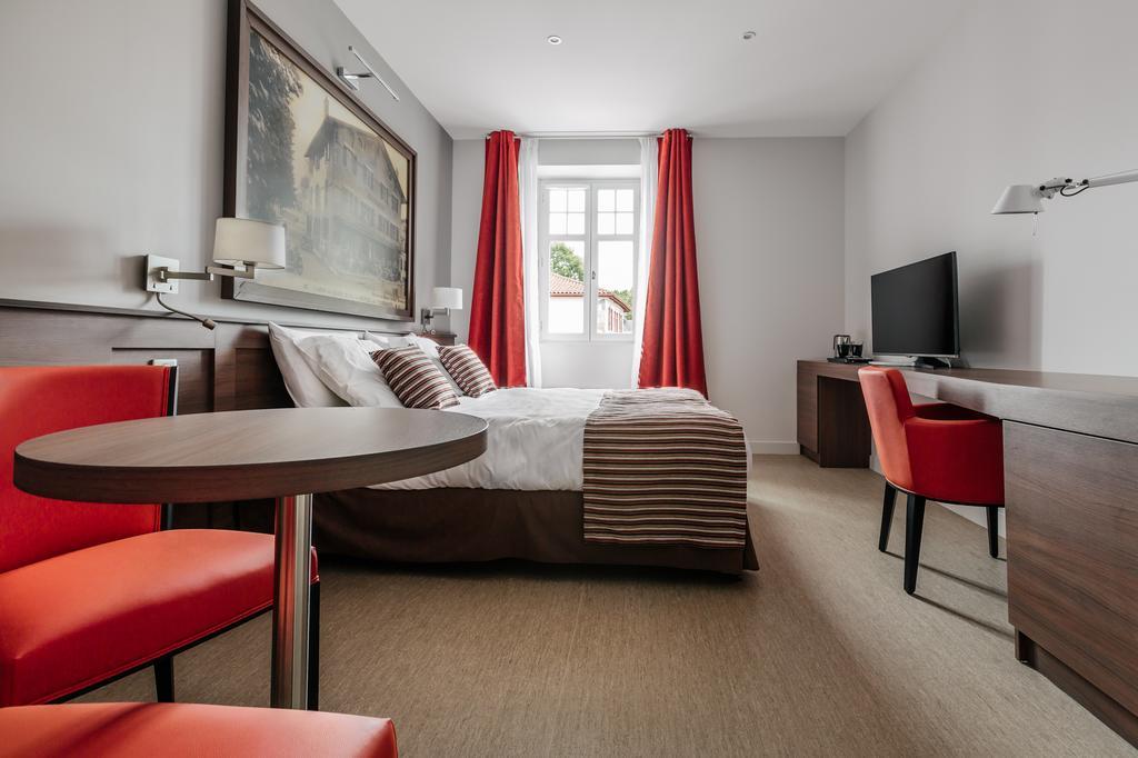 Hotel-Cafe Du Trinquet Cambo-les-Bains Luaran gambar