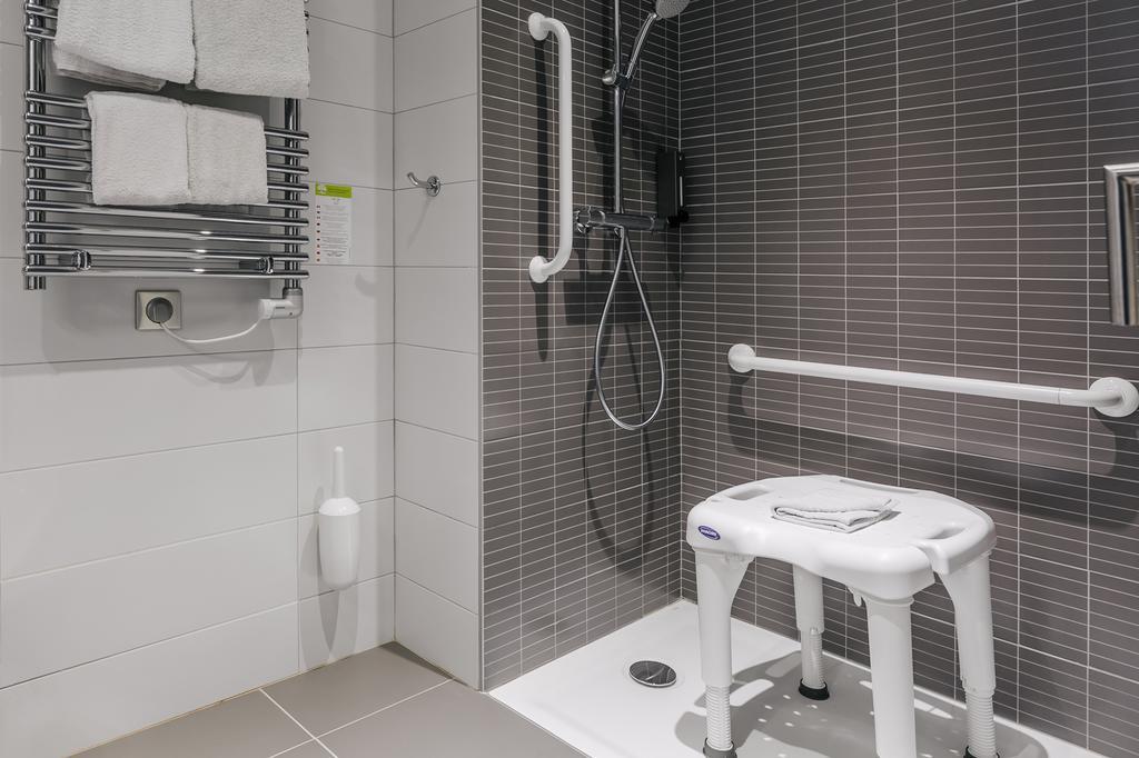 Hotel-Cafe Du Trinquet Cambo-les-Bains Luaran gambar